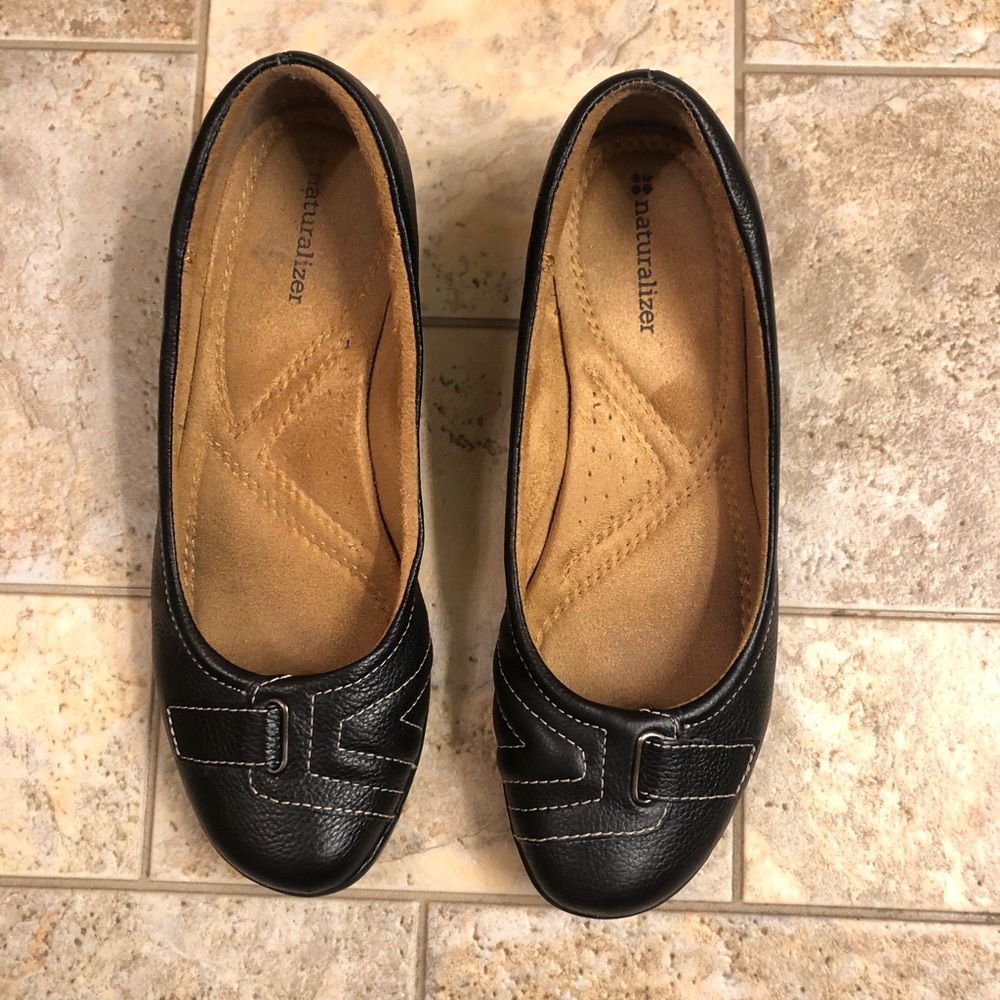 Naturalizer Black Flats